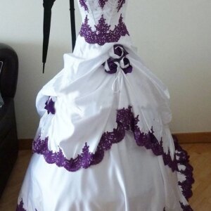 Vintage White And Purple Ball Gown Wedding Dresses Strapless Corset Ruched Gothic Bridal Gowns With Flowers Beaded Customized