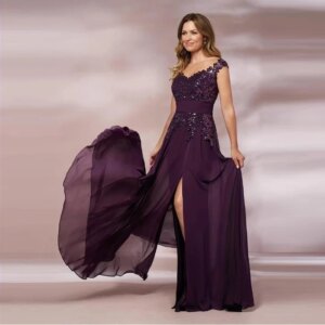 Purple Mother Of The Bride Dresses A-line Cap Sleeves Appliques Slit Plus Size Long Groom Mother Dresses Wedding Customized