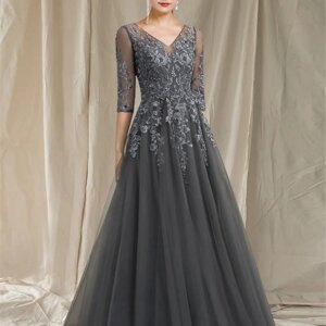 A-Line Mother of the Bride Dress Elegant V Neck Floor Length Tulle Lace Half Sleeve with Appliques