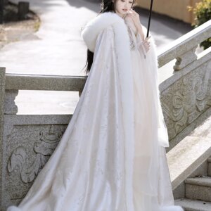 Chinese traditional Hanfu cloak white elegant anti-wind cold warm snow photo new Chinese hooded cloak