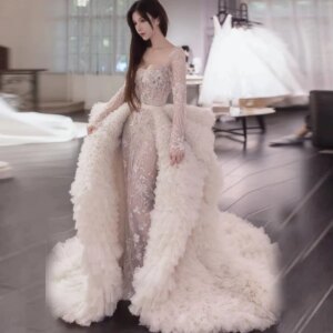 Luxury Evening Dresses Square Collar Full Sleeves Prom Gowns Beads Sequined Tiered Pleat Sweep Train Tulle Party Dresses