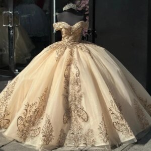 Classic Off-The-Shoulder Princess Ball Gown Charming Quinceanera Dress Classic 3D Flower Appliqué Sequin Cape Sweet 16 Dress