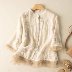 Heavy embroidery cotton and linen blended top women’s seven-quarter sleeve patchwork small shirt artistic picture color