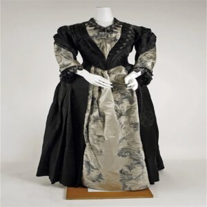 1885s Black Historical Victorian Mourning Bustle Lady Walking Dress Renaissance Gothic Edwardian Ball Gown