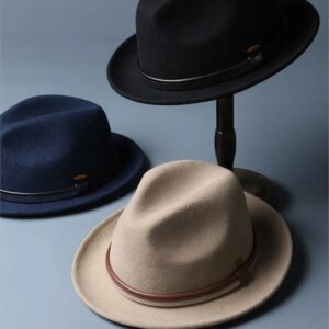 A rolled-up top hat for men black with edges