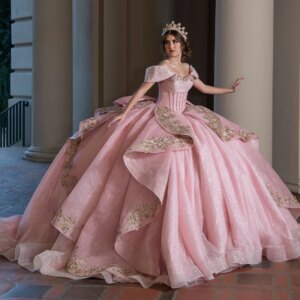 Pink Shiny Quinceanera Dresses Off Shoulder Ball Gown Sweet 16 Dress Applique Bow Beading Crystal Tull Birthday Party Vestidos