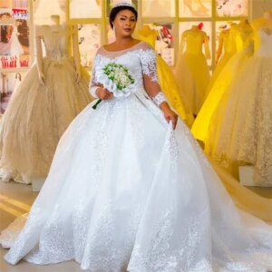 Classic Lace Long Sleeves Princess Plus Size Ball Gown Wedding Dresses Illusion Scoop Beaded Bridal Dresses
