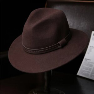 The new elegant and fashionable top hat for men is a large felt