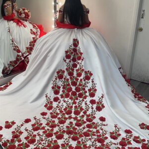 Red Roses Embroidery White Satin Quinceanera Dress 2024 Ball Gown Charro Mexican Dress Off The Shoulder vestido de 15 Customized