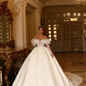 Luxurious 3D flower Wedding Dress 2025 Elegant off-shoulder Bridal Gown Romantic long-sleeved Floor-length Gown Customized