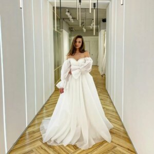 Elegant Line A long sleeve wedding dress with beaded sexy sweetheart backless Sweep Train Beach custom new bridal dress 2024
