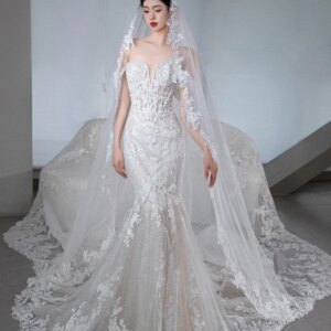 Off The Shoulder Sweetheart Wedding Dress Covered In Lace  Mermaid Wedding Dress  Trailing  With Luxurious Veil Bridal Dress