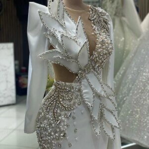 Chic Nude Deep V Neck White Satin Evening Dress Cape Sleeve Leaf Appliques Long Celebrity Gowns Vestido De Noiva Customized