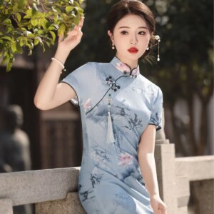 New Women’s Spring and Summer Daily Photo Improved Young Girl Long Cheongsam