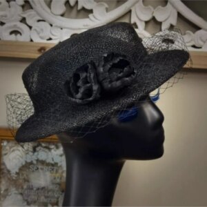 Light luxury imperial grass small eaves flat top hat women fashion personality elegant woven shade