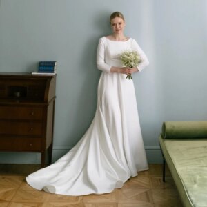 Customized Classic Satin Long Sleeves Wedding Dress For Women A Line O Neckline Sweep Train Simple Zipper Bridal Gown TSWD489
