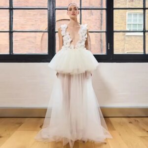 Bridal Shower Photo Shoot Dress Celebrity Gowns Handmade Flowers Illusion Wedding Gown Dreamy Ivory Fluffy Tulle Bridal Dress