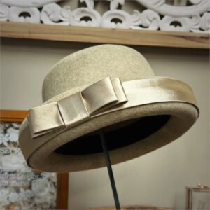 Autumn and winter bow short brim top hat simple elegant sweet everything woolen beret