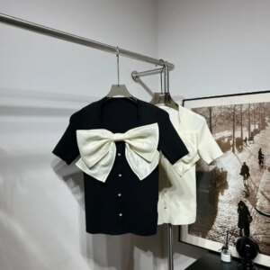 New women’s clothing for the summer of 2025Butterfly knot pearl button knitted top