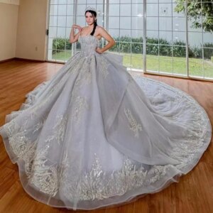 Customized Luxury Sweetheart Quinceanera Dresses for Girl Cape Court Train Applique Ball Gown Glitter Vestidos De 15 Anos