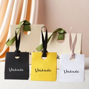 100pcs Personalized Logo Paper Bag for Women Grils 15.5×13.5×7.5cm Wedding Gift Bags with Ribbon Wedding Candle Shopping Storage