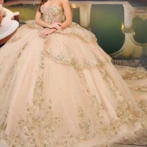 Customized champagne color Off Shoulder Quinceanera Dress crystal applique Tull Lace vestidos de 15 Quinceanera 