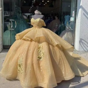 Customized Sparkly Gold Quinceanera Dresses Applique Tiered Sweet 15 16 Tull Birthday Party Gown Sweep Train vestido de