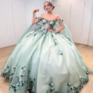 Green Shiny Quinceanera Dresses Off Shoulder Ball Gown Sweet 16 Dress Flower Applique Beading Crystal Bow Tull Birthday Party