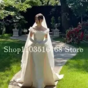 Elegant Satin Formal Wedding Dresses Customised Long Bridal Gowns Ivory A-Line Strap Train Train Gowns vestidos de novia