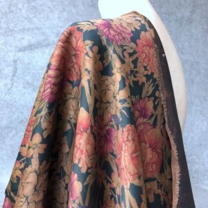 Natural Real Silk Gambiered Guangdong Cloth Fabric Satin Buttercup Clothing
