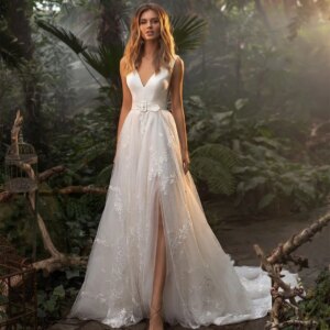 2024 Charming V-Neck A-Line Tulle Wedding Dresses Split Lace Appliques vestidos Bridal Gowns Sleeveless Backless Court Train