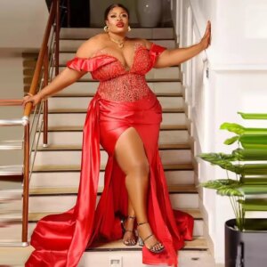 Customized Plus Size Mermaid Evening Dresses Sheer Neckline Side Train Red Lace robes de soirée High Slit Prom Gowns