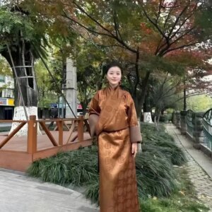 2025 Winter New Fleece-lined Tibetan Robe Thickened Lightweight Warm High-End Costumes Women’s Clothes
