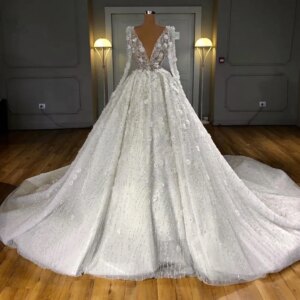 Gorgeous White Evening Dresses Exquisite Appliques Beading V-Neck Long Sleeve Ball Gowns Formal Occasion Draped Bridal Dress