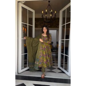 Gown Salwar Kameez PakistanI New Indian Wedding Party Costumes Dresses and Bollywood Sets