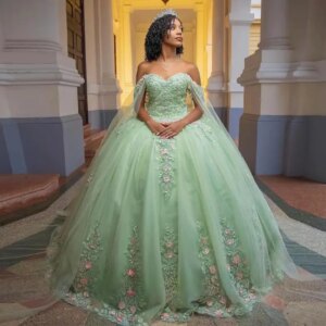 Customized Green Ball Gown Quinceanera Dress Off the Shoulder with Cape Lace Appliques 15 Anos Vestido Customized Plus Size