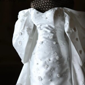 Customized Evening Dress Classic White Satin Strapless Off the Shoulder Sleeveless Chapel Train Beading Appliques Prom Gowns
