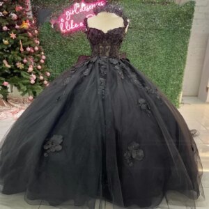 Black Ball Gown Quinceanera Dresses Off The Shoulder Appliques Lace Handmade Flowers Vestido De 15 Anos Sweet 16