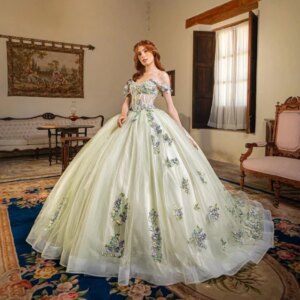 Light Green Princess Quinceanera Dresses Off Shoulder Lace Appliques Crystal Tull Ball Gown Sweet 16 Dresses Vestidos De 15