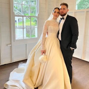 Simple Wedding Dress For Women Off-Shoulder Sleevelss With Flowers A-Line Pure Plain Satin Vestidos New White Split Bridal Gown