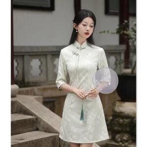 Embroidered Small a Version Short Cheongsam Qi Pao Skirt Autumn and Winter New Fashion Young Girl’s Mid-Sleeve