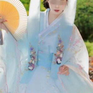 Travel shooting family clothing Yanbian female traditional dress studio exterior