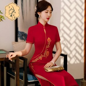 Women’s slim-fit silk cheongsam short sleeve slit red bridal banquet dress