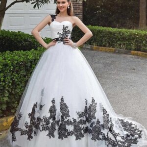 One Shoulder A Line Wedding Dress Court Train Gothic Black and White Vintage Bridal Gowns Appliques Floral Lace Customized