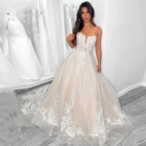 Hot Selling Sexy A-Line Decal Halter Sleeveless V-Neck Wedding Bride Luxury Italian Strap Bridal Dress Plus Customized 2025 New