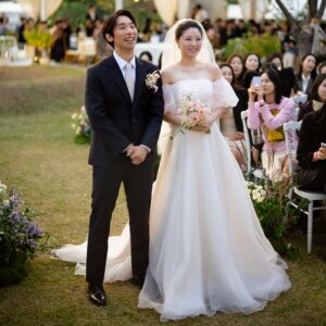 Simple Boat Neck Wedding Dress Organza Satin Puffy Short Sleeves A Line Sweep Train Bridal Gown Lace Up Back Bridal Dress