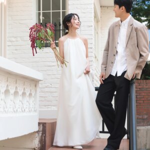 Simple Halter Neck Wedding Dress Sleeveless Floor Length A Line Zipper Bridal Gown Outdoor Garden Wedding Photoshoot Dress