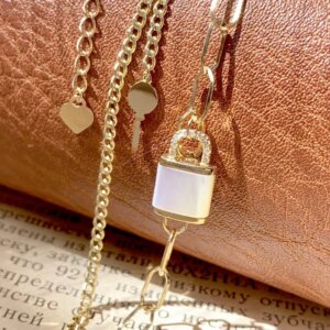 18K real gold natural diamond lockhead key pendant White Fritillaria trend bold ten chain key face can be customized writing