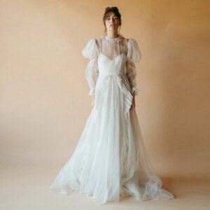 Customized Dreamy Oraganza Long Sleeves Wedding Dress O Neckline Sweep Train Bridal Gown Bridal Outdoor Garden Wedding Dress