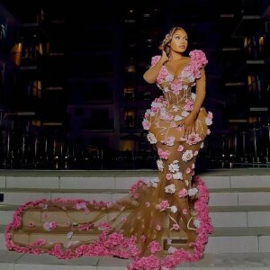 Sexy Flowers Evening Dresses Sexy V Neck See Through Illusion Long Sleeves Prom Gowns Plus Size Wedding Reception Dress